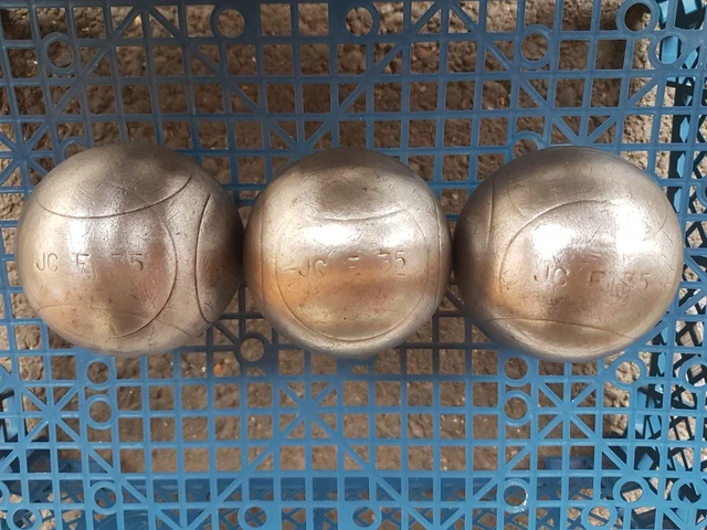 DOUBLETTE, 2 BOULES de pétanque anciennes avec leur lanière de